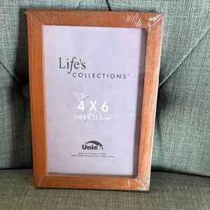New Sealed Uniek Picture Wood Photo Frame by Life's Collections Size 4 "X 6" !